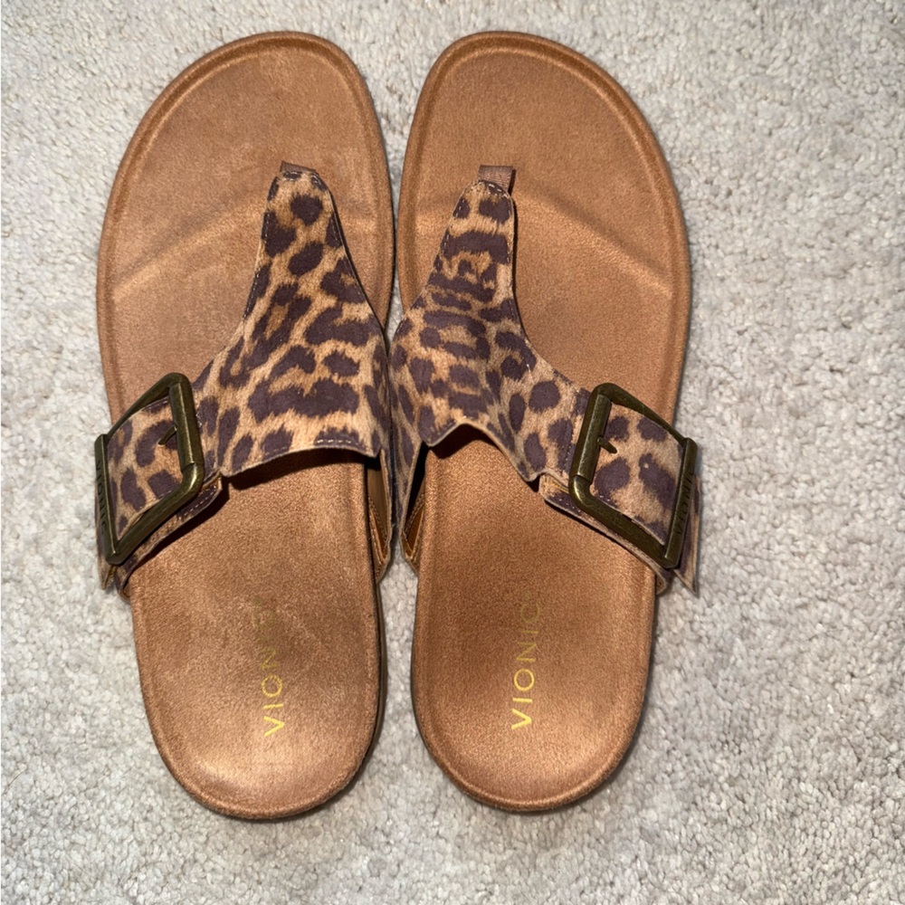 Vionic Emma Post Toe Brown Leopard Print Sandals -  NEW